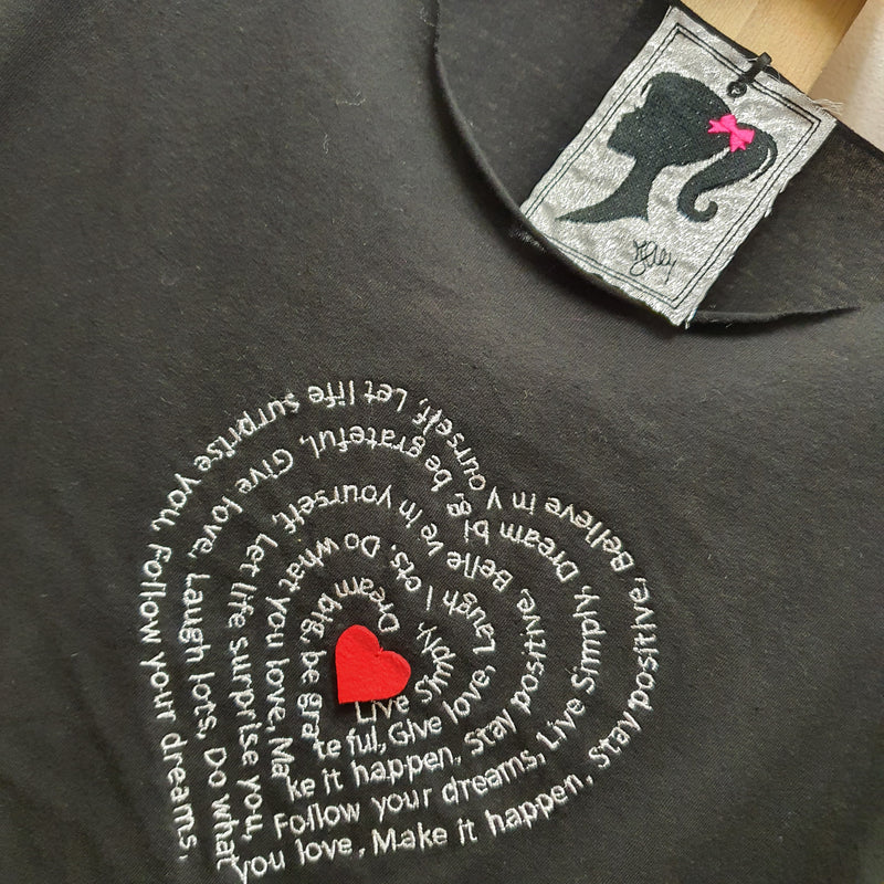 t-shirt cuore con scritte